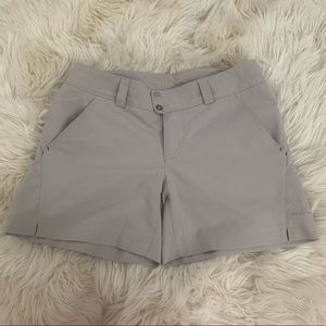 Columbia Titanium Omni Shade Shorts Hiking Cargo Shorts Khaki Women’s Size 6.